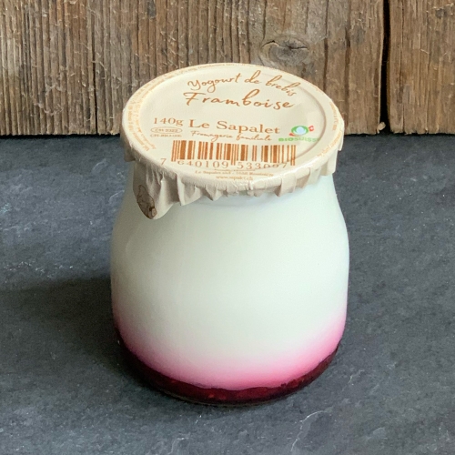 Raspberry sheep yogurt bio