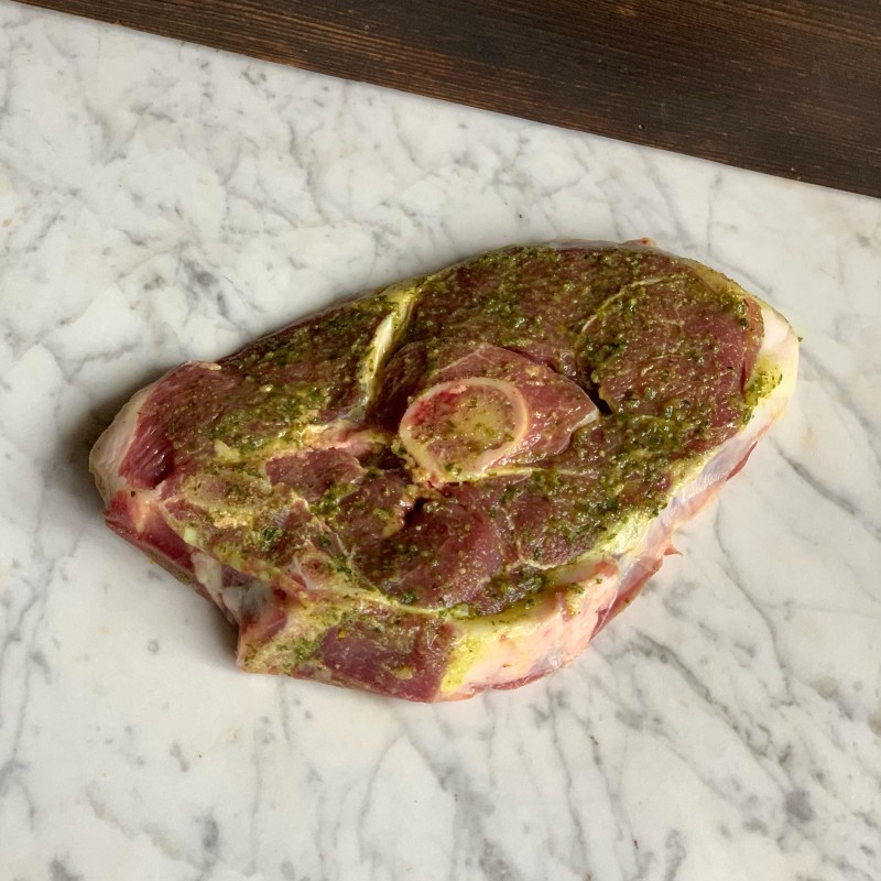 Tranches de gigot d'agneau marinées avec os bio (CH)